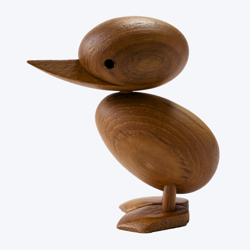 Kreatives Design des Designers. Kleines Huhn aus Holz